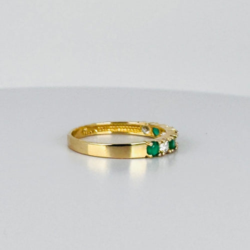 Bague 52 Bague alliance vintage en or jaune 14k avec saphirs blancs et émeraudes 58 Facettes 2512019