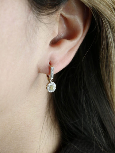 Boucles d'oreilles Boucles d’oreilles dormeuses anciennes en or jaune 18 carats, diamants et perles 58 Facettes 1199.5