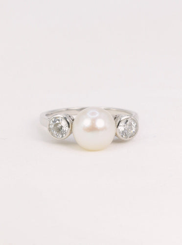Bague 55 Bague trilogie en platine avec perle et diamants 58 Facettes 277