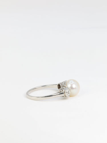 Bague 55 Bague trilogie en platine avec perle et diamants 58 Facettes 277