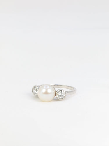 Bague 55 Bague trilogie en platine avec perle et diamants 58 Facettes 277