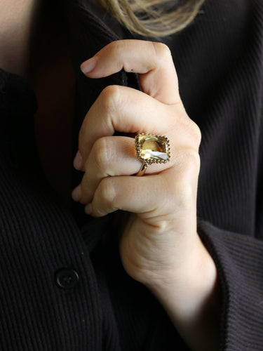 Bague 60 Bague cocktail en or jaune 18 carats avec citrine 58 Facettes 1219.4