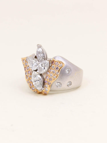 Bague 53.5 Bague fleur vintage en or blanc et rose 18 carats, diamants 58 Facettes 1211.9