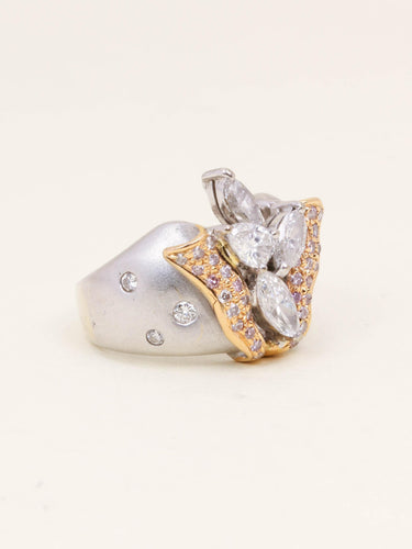 Bague 53.5 Bague fleur vintage en or blanc et rose 18 carats, diamants 58 Facettes 1211.9