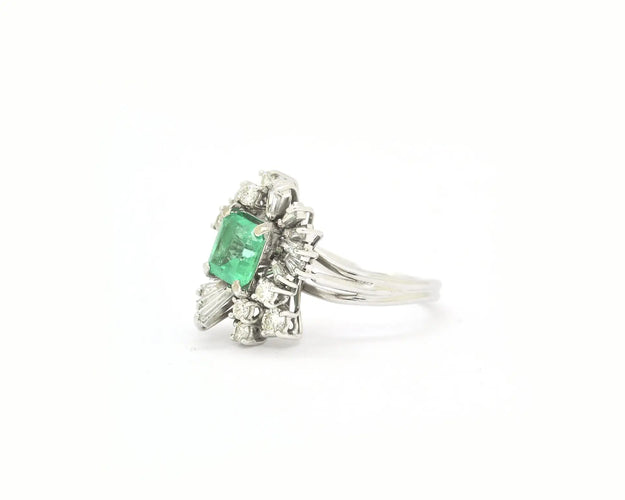 Bague 56 Bague en or blanc, émeraude de Colombie 1,81 ct et diamants 58 Facettes 14539
