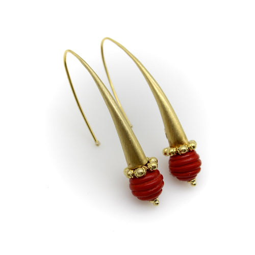 Boucles d'oreilles Italie - Boucles d’oreilles pendantes modernistes en or 14K avec perle en verre rouge 58 Facettes A20063