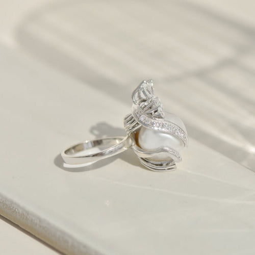 Bague 54 Bague en or blanc 14 carats avec perle des mers du Sud et diamants 58 Facettes 3229-16