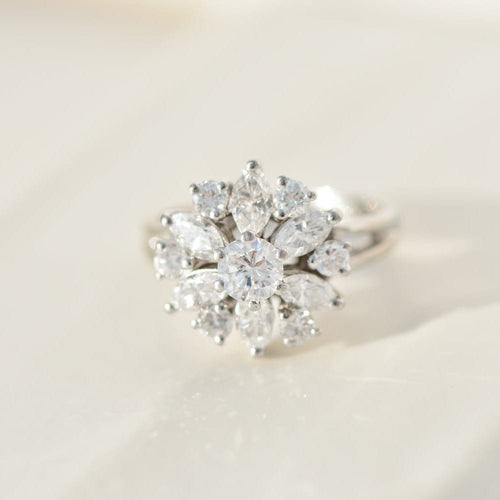 Bague 51 Bague Mid-Century en or blanc 14 carats avec 13 diamants 58 Facettes 3229-10