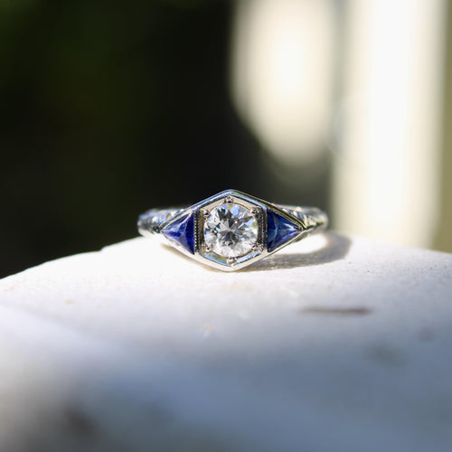 Bague Art déco - Bague en or blanc 14 carats, diamant et saphirs 58 Facettes A20048
