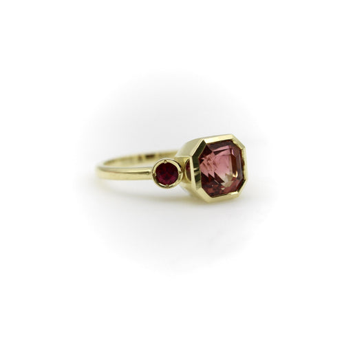 Bague Signature - Bague trois pierres en or 18 carats tourmaline et rubis 58 Facettes A2002S