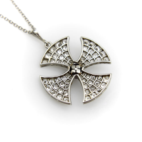 Pendentif Pendentif croix de Malte édouardienne en platine, diamants et perle noire 58 Facettes A2001Z