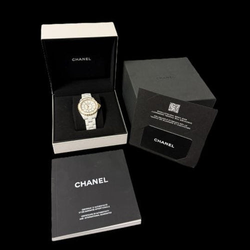Montre Chanel J12 - Montre 38 mm en céramique avec cadran diamants 58 Facettes MT44652