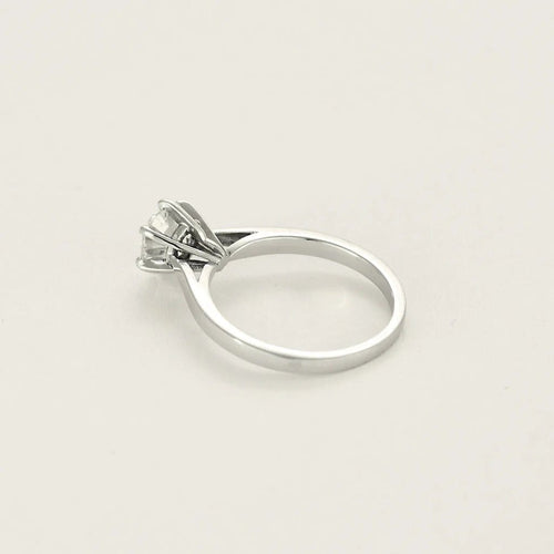 Bague 53 Solitaire en or blanc et diamant 58 Facettes B250581