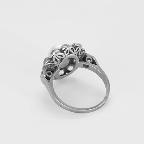 Bague 51 Rare Bague marguerite en platine, perle fine et diamants 58 Facettes GAP1897X2