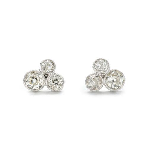 Boucles d'oreilles Signature - Boucles d’oreilles puces en platine et diamants taille ancienne 1,20 ct 58 Facettes EW-0014