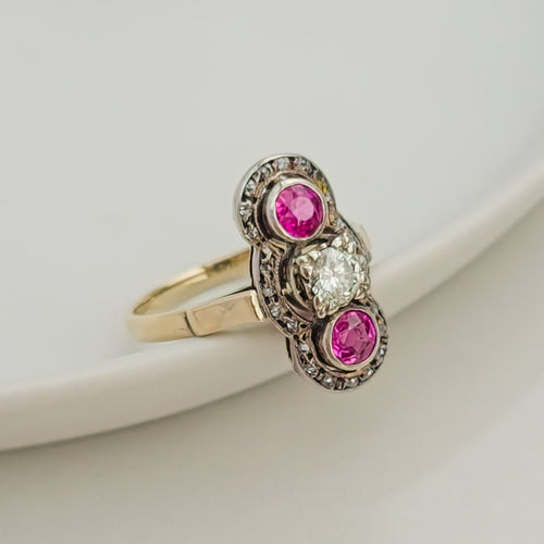 Bague 55 Bague trilogie Art déco en or jaune 585 avec diamant et rubis 58 Facettes 3136