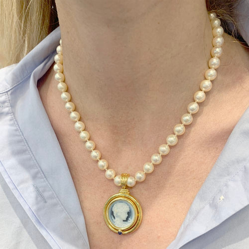 Collier Collier or jaune, perles de culture, camée onyx. 58 Facettes 34595