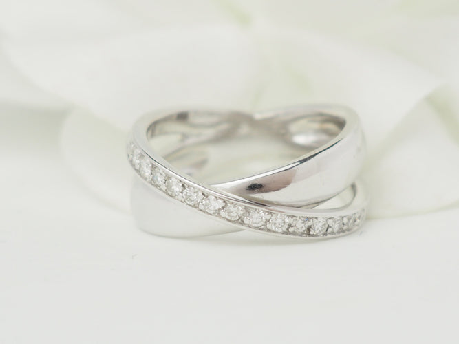 Bague 52.5 Bague croisée en or blanc 18 kt et diamants 58 Facettes 33642