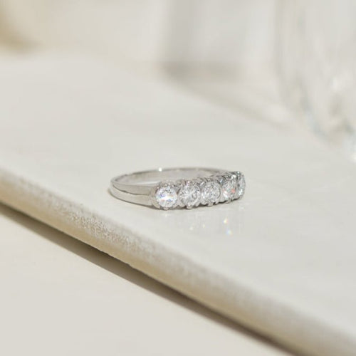 Bague 55 Bague demi-memory vintage en or blanc 585 avec 5 diamants 58 Facettes 2426