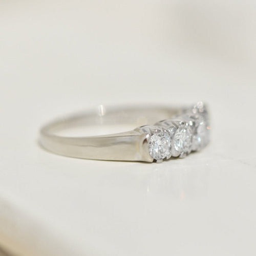 Bague 55 Bague demi-memory vintage en or blanc 585 avec 5 diamants 58 Facettes 2426