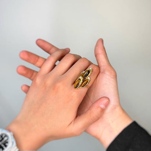 Bague 57 Bague en or jaune 750‰ aux yeux-de-tigre et diamants 58 Facettes 260032R