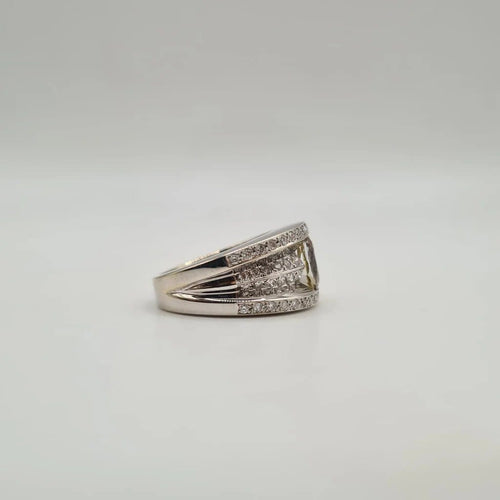 Bague 53 Bague en or blanc avec saphir jaune et diamants 58 Facettes