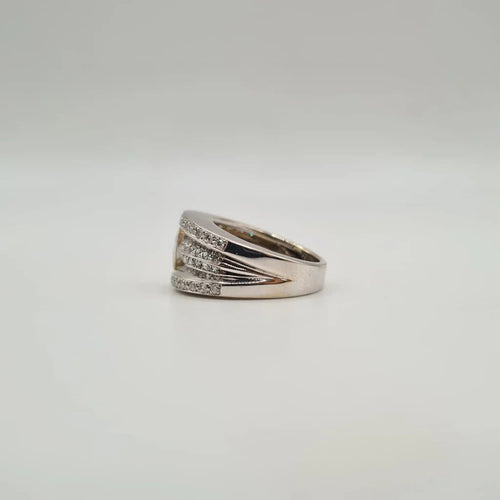 Bague 53 Bague en or blanc avec saphir jaune et diamants 58 Facettes