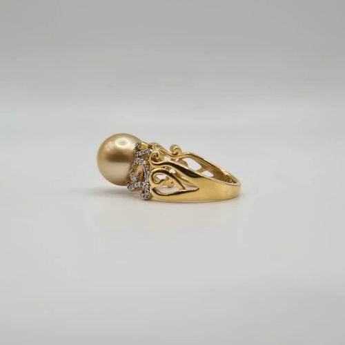Bague 54 Bague en or jaune 18 carats, perle de culture et diamants 58 Facettes