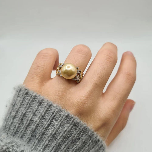 Bague 54 Bague en or jaune 18 carats, perle de culture et diamants 58 Facettes