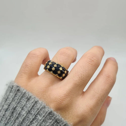 Bague 52.5 Bague bombée en or jaune, saphirs et diamants 58 Facettes