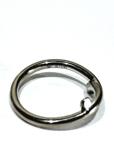 Bague 56 Cartier Entrelacés - Bague en or blanc 750 58 Facettes