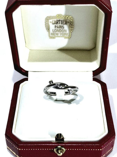 Bague 56 Cartier Entrelacés - Bague en or blanc 750 58 Facettes