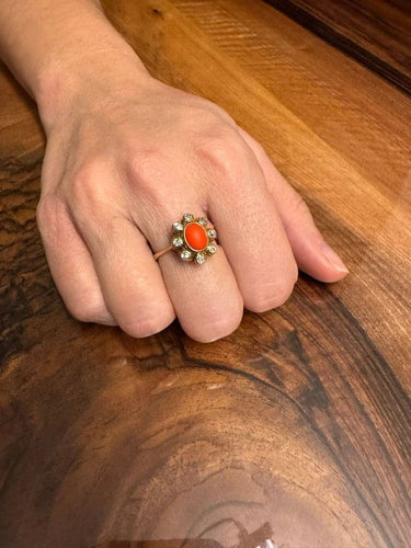Bague 58 Bague en or jaune 18 carats, diamants et corail rouge 58 Facettes