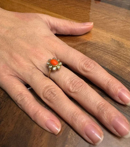 Bague 58 Bague en or jaune 18 carats avec diamants et corail rouge 58 Facettes