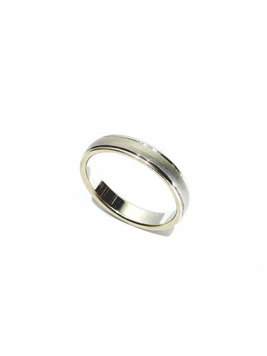 Bague 58 Alliance homme guillochée en or blanc 18 carats 58 Facettes