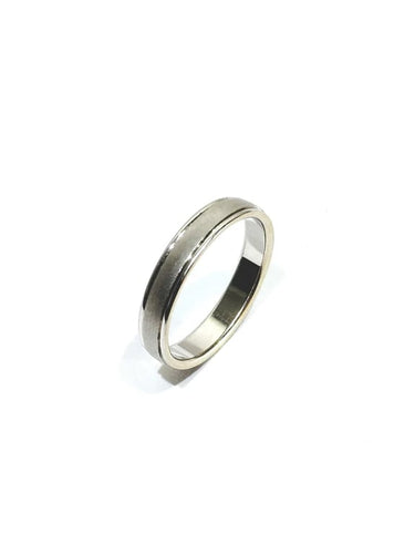 Bague 58 Alliance homme guillochée en or blanc 18 carats 58 Facettes