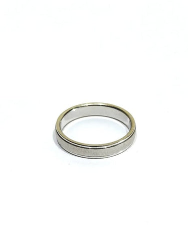 Bague 58 Alliance homme guillochée en or blanc 18 carats 58 Facettes