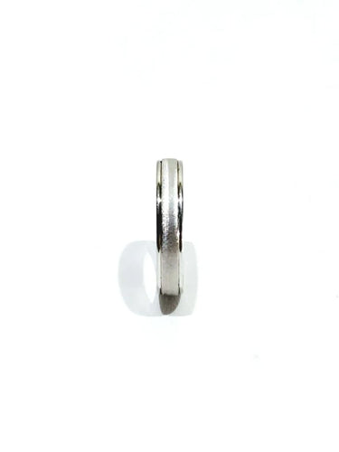 Bague 58 Alliance homme guillochée en or blanc 18 carats 58 Facettes