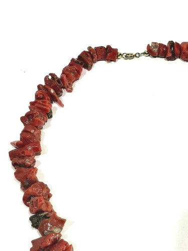 Collier Collier en corail rouge avec fermoir plaqué or 58 Facettes