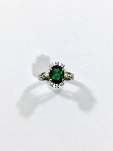 Bague 52 Bague en or blanc 18 carats avec diamants et pierre verte synthétique 58 Facettes