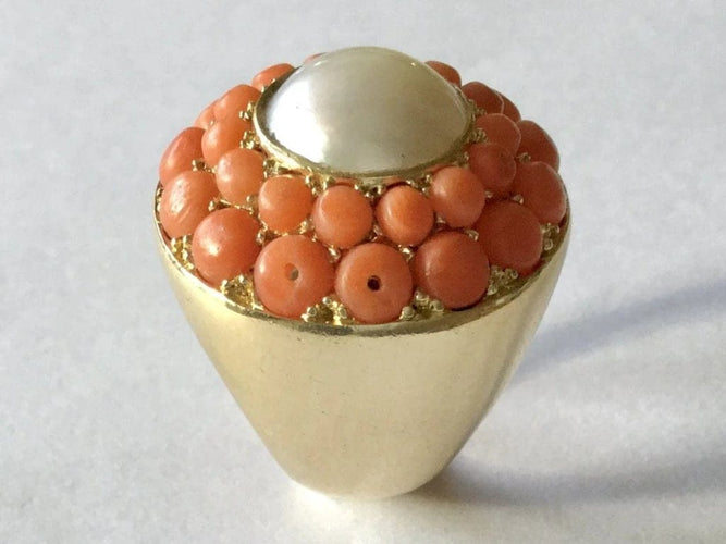 Bague 50.5 Bague en or jaune 18 carats avec perle et corail 58 Facettes 626374