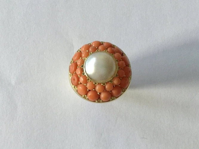 Bague 50.5 Bague en or jaune 18 carats avec perle et corail 58 Facettes 626374