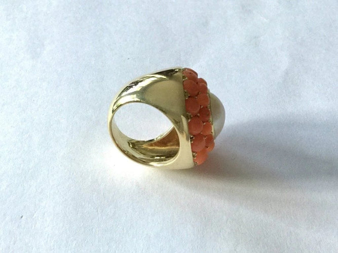 Bague 50.5 Bague en or jaune 18 carats avec perle et corail 58 Facettes 626374