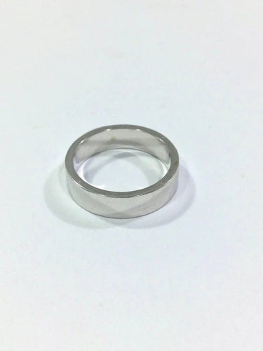 Bague 47.5 Alliance large en or blanc 18 carats 58 Facettes
