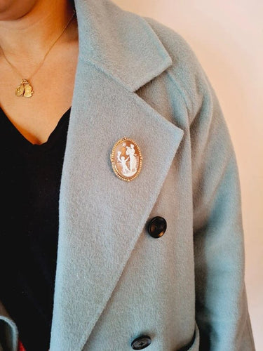 Broche Broche camée coquillage et perles en or 18 carats 58 Facettes 984985