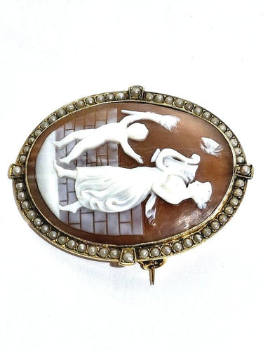 Broche Broche camée coquillage et perles en or 18 carats 58 Facettes 984985