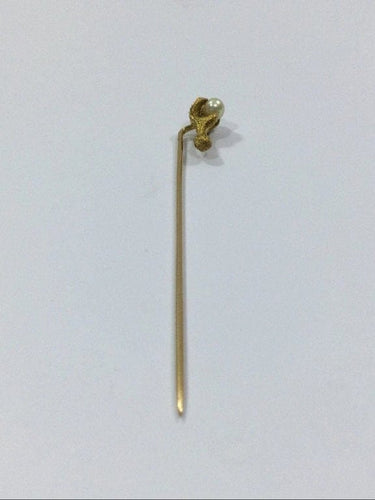 Broche Épingle à cravate patte d’aigle en or jaune 18 carats et perle 58 Facettes 958390