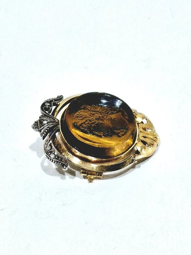 Broche Broche en or rose et blanc 18 carats et œil de tigre, diamants 58 Facettes