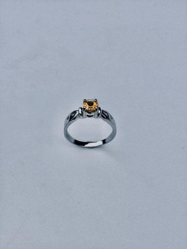 Bague 57 Bague en or blanc 18 carats avec citrine et diamants 58 Facettes