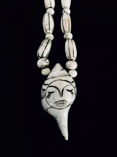 Collier Collier en perles de coquillage du Nagaland 58 Facettes